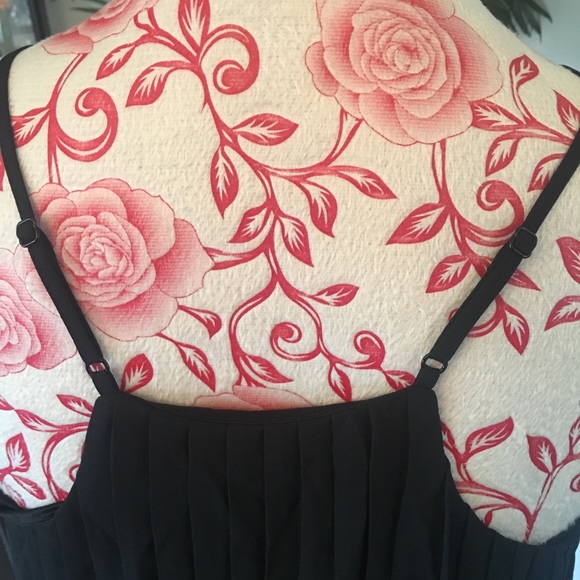 Express Tank Top - Picture 4 of 6